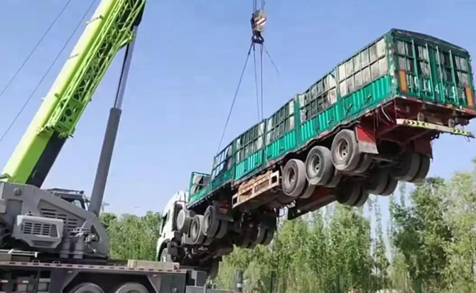 平塘道路脱困救援案例